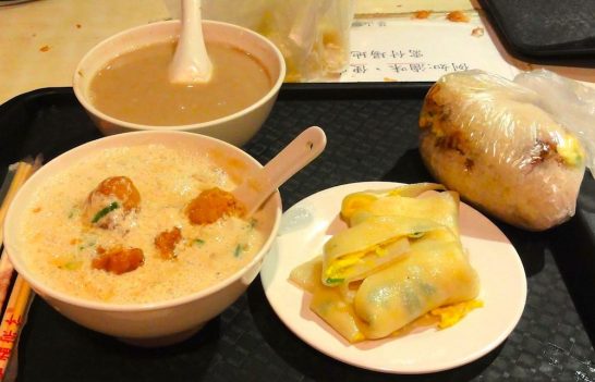 米漿・鹹豆漿・飯糰・蛋餅