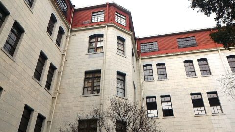 中庭から総統府内側を見る