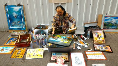 路上のスプレー画家2