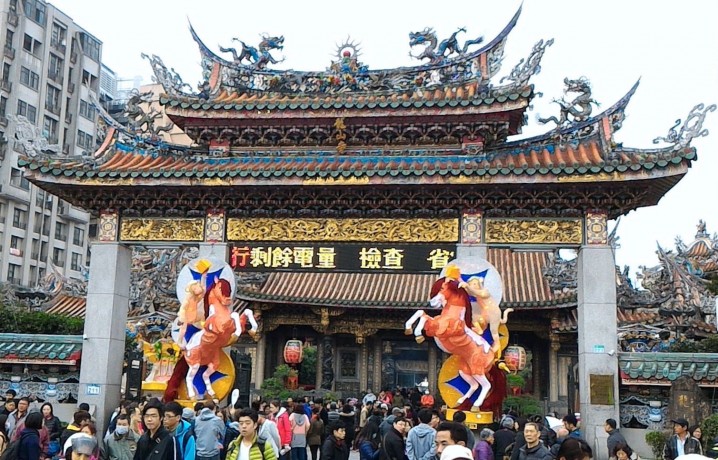 龍山寺正面