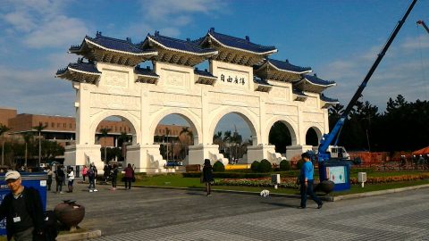 自由広場門